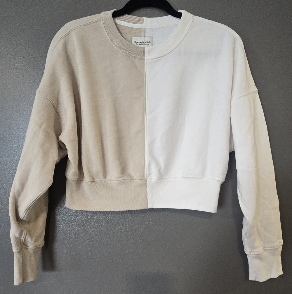 Abercrombie & Fitch Beige and White Crew Neck Sweater